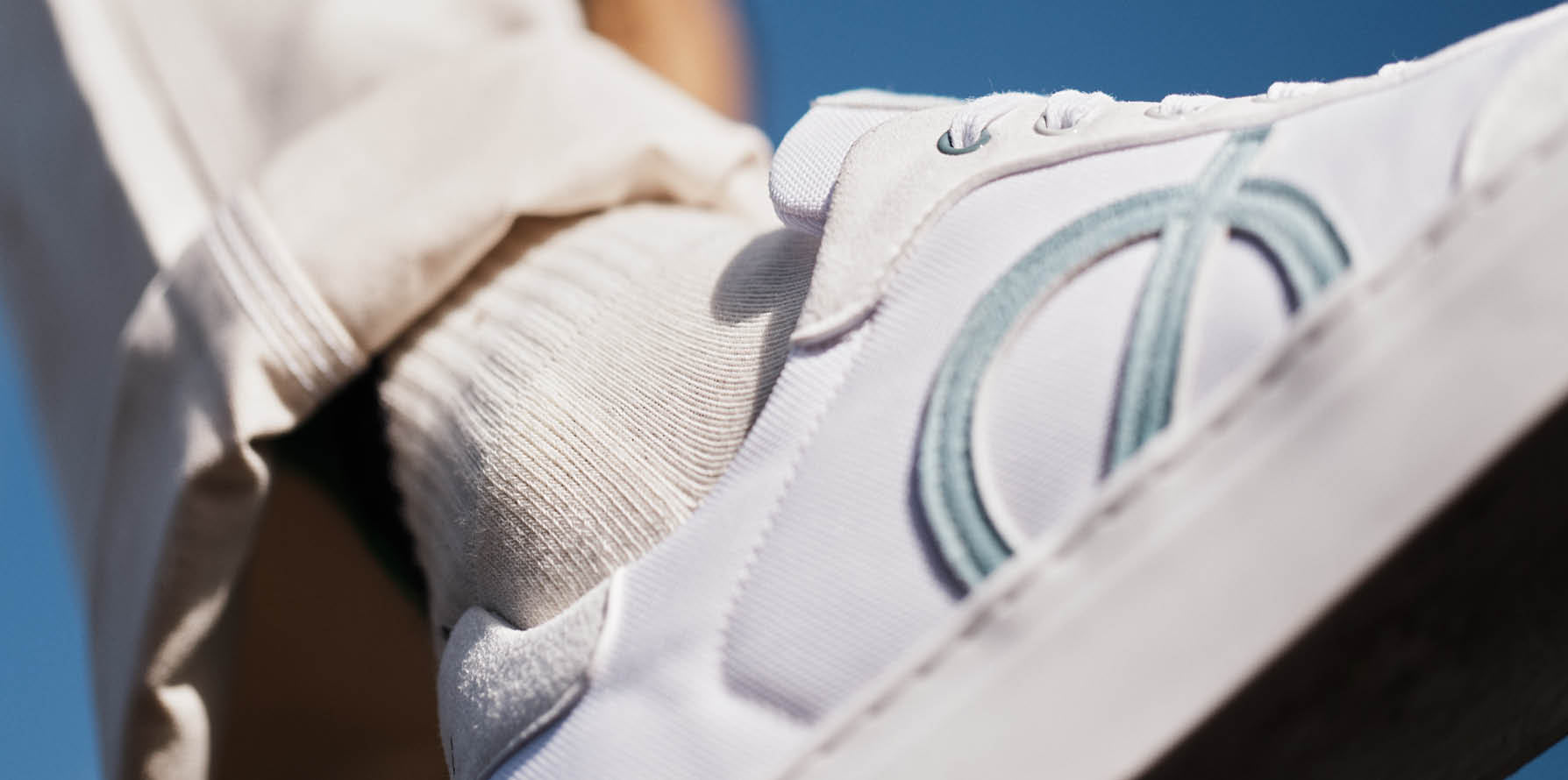 LØCI WHITE SNEAKERS